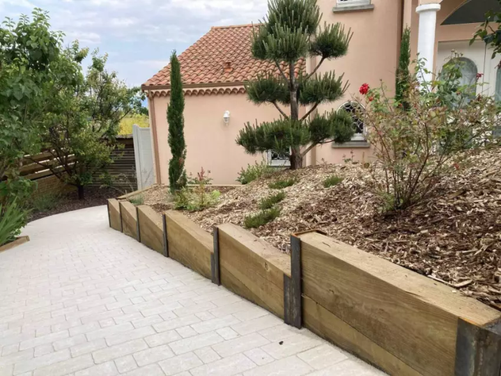 Comptez sur nous pour concevoir un espace extérieur harmonieux et fonctionnel.