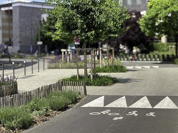 CLERMONT FERRAND   COUBERTIN   PISTE CYCLABLE 001 2